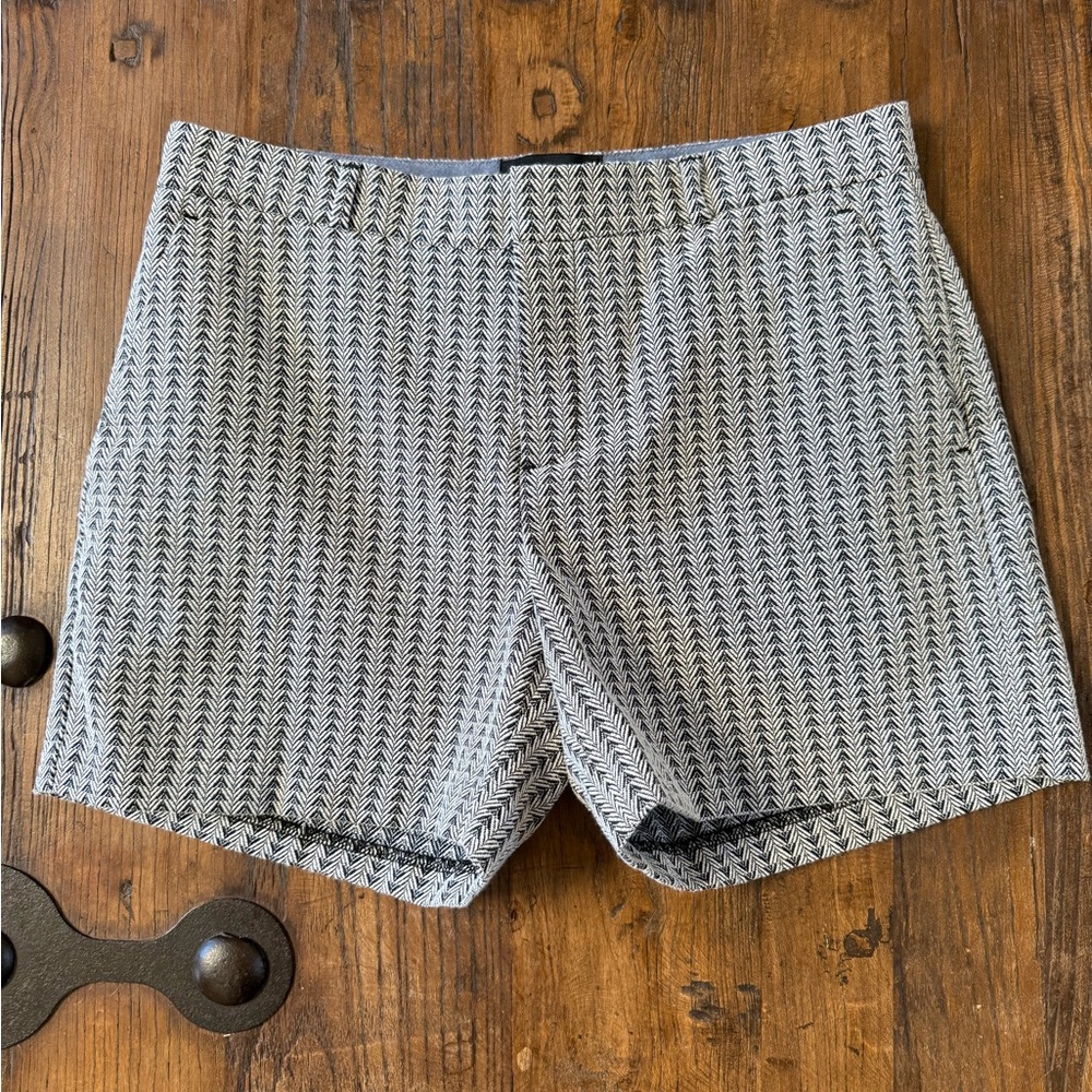 Banana Republic Factory navy / White Patterned Shorts Sz 6